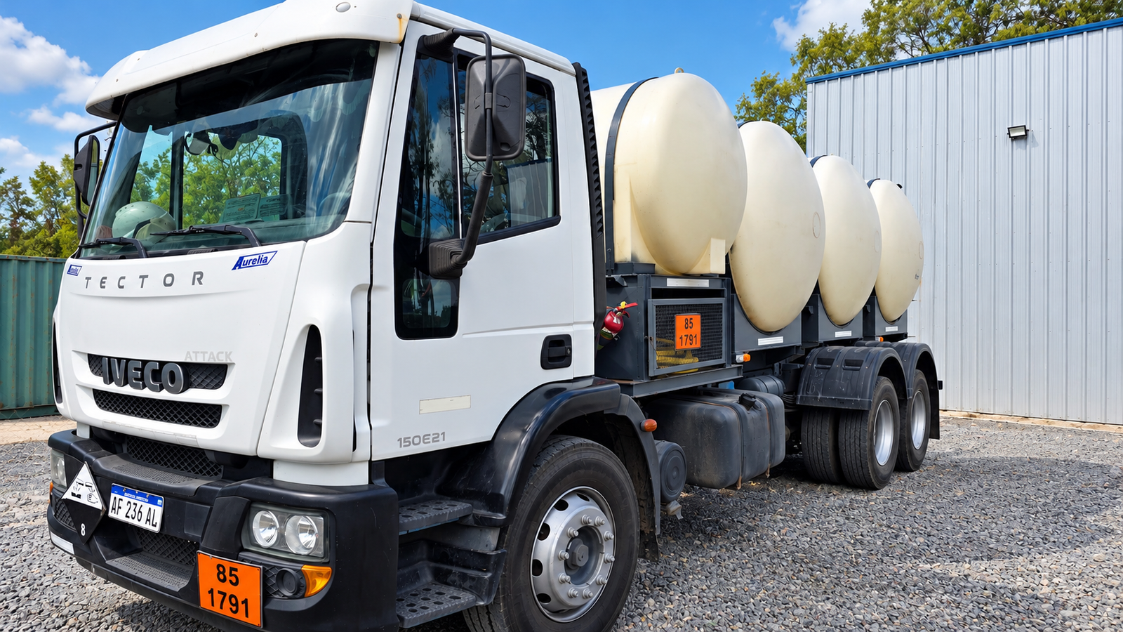Flota propia de Logiszar para el transporte seguro de productos químicos